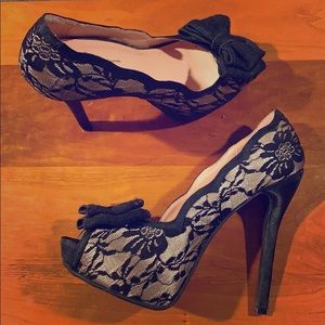 Size 9, lace pumps